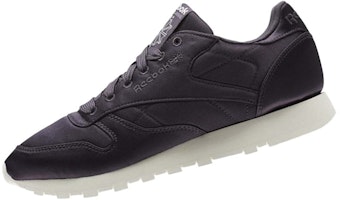 (W) Reebok Klasik Satin 'Ungu' CM9799 Lookbook (W) Reebok Klasik Satin 'Ungu' CM9799
