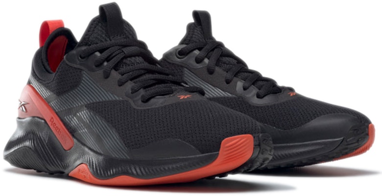 (W) Reebok HIIT 2 'Hitam Merah Dinamis' GW8517 Lookbook (W) Reebok HIIT 2 'Hitam Merah Dinamis' GW8517