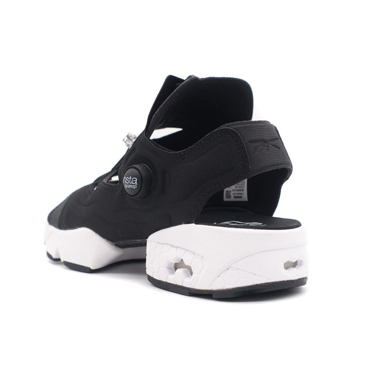 Lookbook (W) Sandal Reebok Instapump Fury 'Hitam/Putih' dengan Resleting H06200