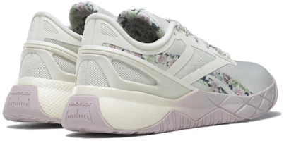 Shop (女性) Reebok Nanoflex TR '花卉' GW3362