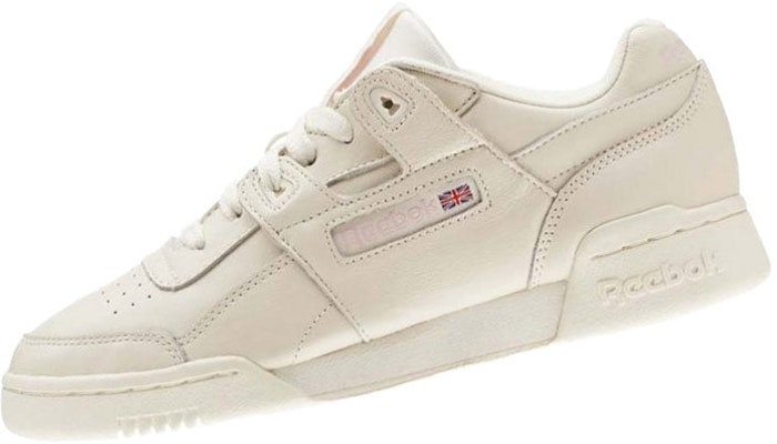 (W) Reebok Workout Lo Plus Sepatu Fitness CN4610 Lookbook (W) Reebok Workout Lo Plus Sepatu Fitness CN4610