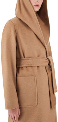 (W) Abrigo Medio con Capucha y Cinturón Color Camel de ''S Max Mara. 1016183306001-RIALTO Details for (W) Abrigo Medio con Capucha y Cinturón Color Camel de ''S Max Mara. 1016183306001-RIALTO