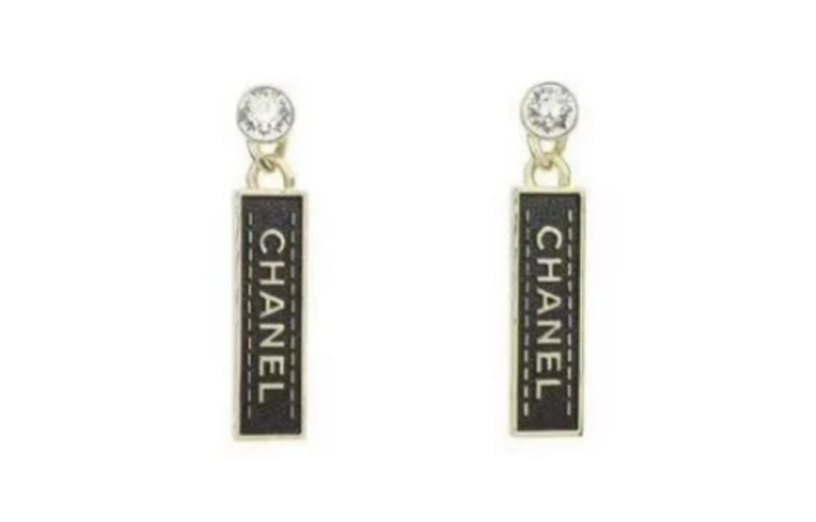 (Women) [SS23] CHANEL Letter Logo Diamond Charm Metal Earrings - Black/Gold () ABA755