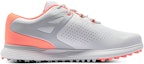 Order (W) Under Armour Charged Breathe Tanpa Paku 'Putih Halo Kelabu' 3023733-101