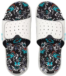 (W) UAイグナイトVII グラフィック フットベッド スライド (グレーミストフローラル) 3026029-100 Shop (W) UAイグナイトVII グラフィック フットベッド スライド (グレーミストフローラル) 3026029-100