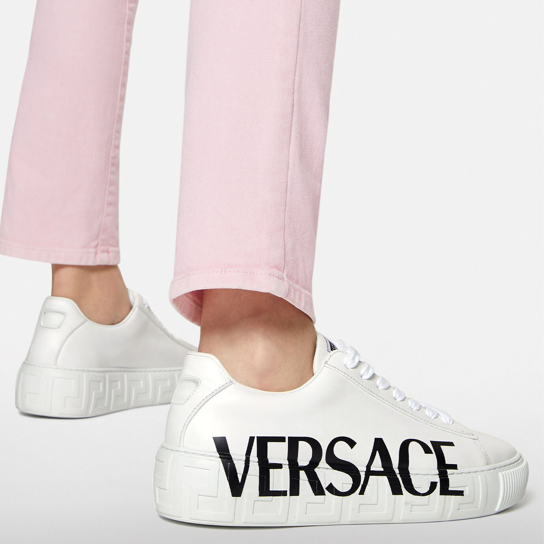 Shop (W) Versace Greca Low 'Logo - Blanco' DST644D-DV51G-D0141