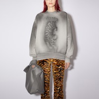 (W) Acne Studios 虎纹印花圆领卫衣 CI0101-AA3 Lookbook (W) Acne Studios 虎纹印花圆领卫衣 CI0101-AA3