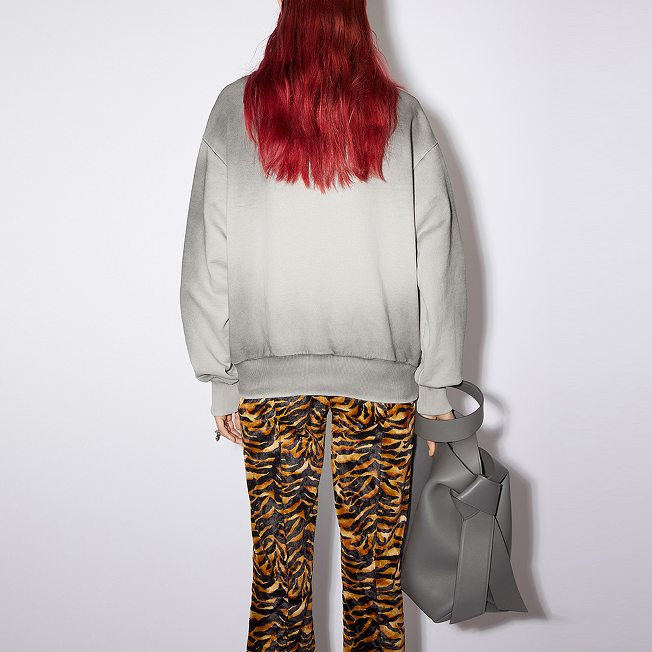 Shop (W) Acne Studios 虎纹印花圆领卫衣 CI0101-AA3