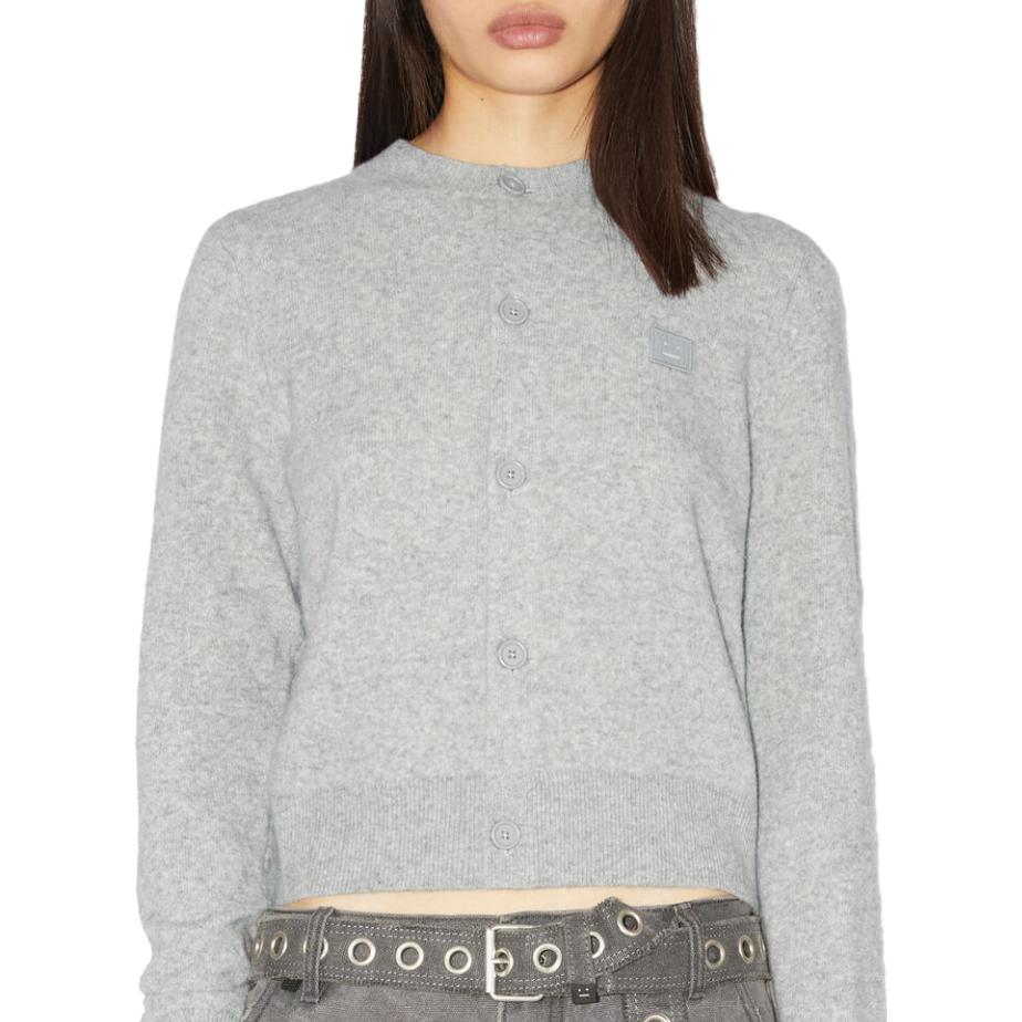 Lookbook (W) Cárdigan Acne Studios de Lana Gris Claro con Botones y Cuello Redondo. A60280-X92