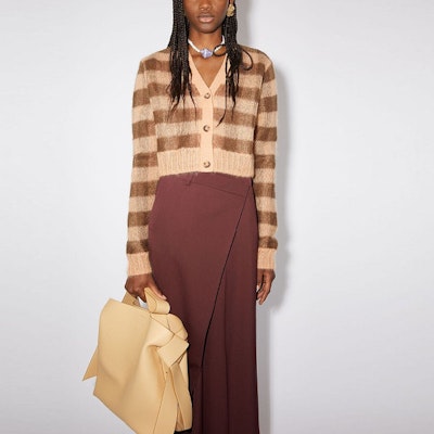 (W) 아크네 스튜디오 FW22 브라운 체크 버튼업 니트 가디건 A60400-DD4 Lookbook (W) 아크네 스튜디오 FW22 브라운 체크 버튼업 니트 가디건 A60400-DD4