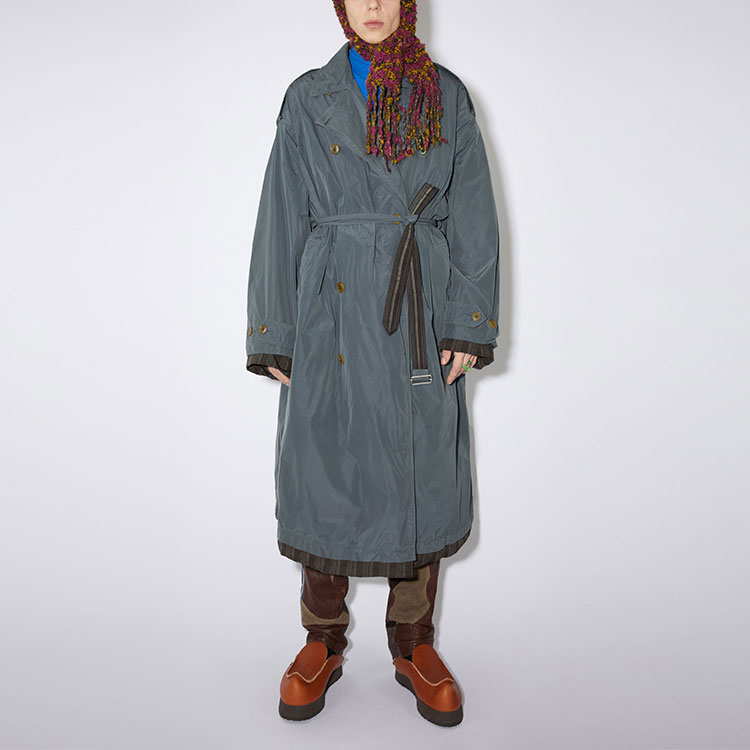 Lookbook (W) Abrigo Trench Gris Doble Botonadura con Cinturón Acne Studios FW22 Mujer. B90651-902