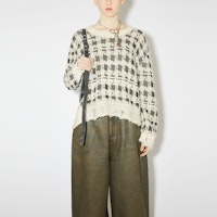 (W) Acne Studios FW23 Sweater Rajut Oversized Houndstooth Putih. A60462-AYT Lookbook (W) Acne Studios FW23 Sweater Rajut Oversized Houndstooth Putih. A60462-AYT
