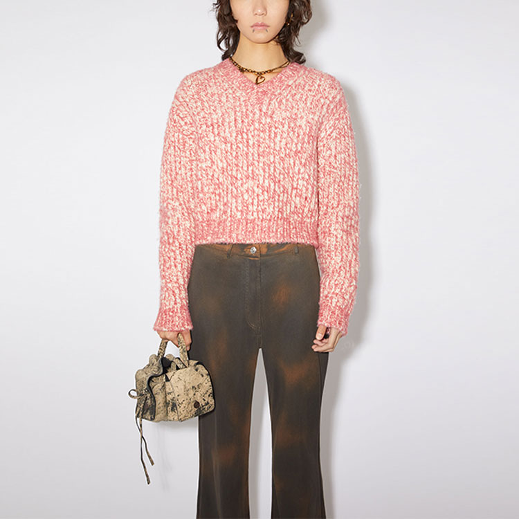 Lookbook (W) Acne Studios FW23 Baju Sejuk V-Leher Pendek dalam Pelbagai Warna. A60467-BRH