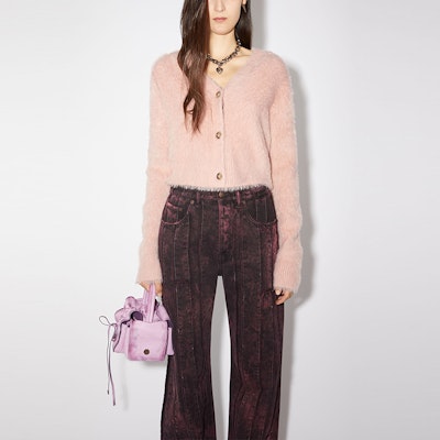 (W) Acne Studios FW23 Kardigan Rajut Berkilau Kelabu Merah Jambu Cropped. A60436-416 Lookbook (W) Acne Studios FW23 Kardigan Rajut Berkilau Kelabu Merah Jambu Cropped. A60436-416