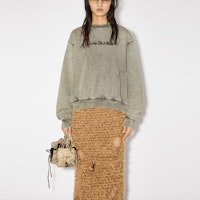 (W) Acne Studios FW23 Logo Klasik Baju Peluh Kelabu Pudar AI0141-DJO Lookbook (W) Acne Studios FW23 Logo Klasik Baju Peluh Kelabu Pudar AI0141-DJO