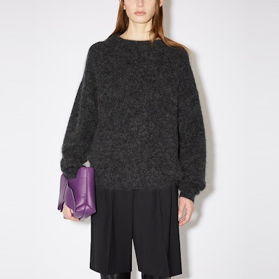 (W) Acne Studios SS22 黑色羊毛羊絨圓領毛衣 寬鬆款式 A60384-AA2 Lookbook (W) Acne Studios SS22 黑色羊毛羊絨圓領毛衣 寬鬆款式 A60384-AA2