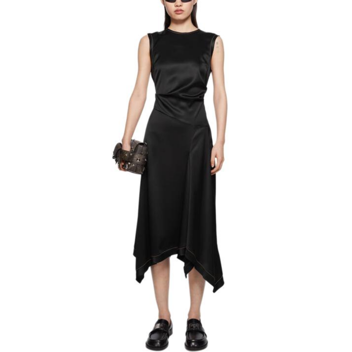 Lookbook (W) Acne Studios SS24 Vestido Asimétrico Negro Sin Mangas. A20757-900