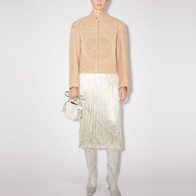 (W) Jaket Suede Lengan Panjang Acne Studios Wanita Warna Sand Beige. FN-WN-LEAT000241 Lookbook (W) Jaket Suede Lengan Panjang Acne Studios Wanita Warna Sand Beige. FN-WN-LEAT000241