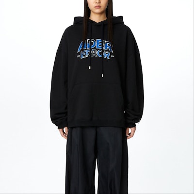 (W) Hoodie ADER ERROR Cetakan Huruf Poket Kanggaru Warna Hitam. BMADFWHD0103BK Shop (W) Hoodie ADER ERROR Cetakan Huruf Poket Kanggaru Warna Hitam. BMADFWHD0103BK