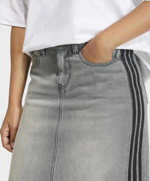 Lookbook (W) adidas Rok Pensil Denim 3-Stripes - Abu-Abu Denim Pudar KD2929