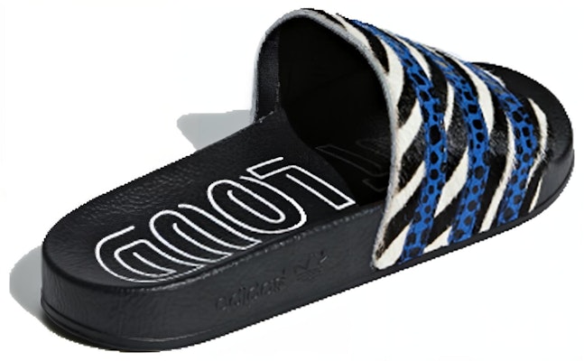 (W) adidas Adilette 'Hitam Biru Putih' CM8493 Lookbook (W) adidas Adilette 'Hitam Biru Putih' CM8493
