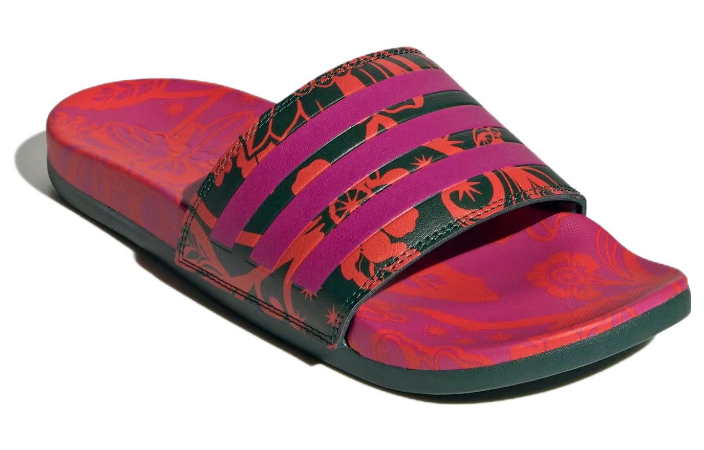 Lookbook （女）adidas Adilette 舒適涼拖鞋「花卉 - 巴伊亞洋紅」IE4965