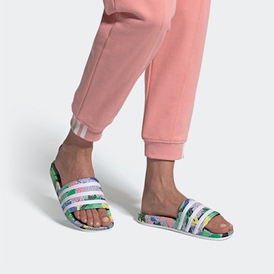 (W) adidas Adilette Sandal Bunga 'Merah Biru Pink' FW2529 Sizing (W) adidas Adilette Sandal Bunga 'Merah Biru Pink' FW2529