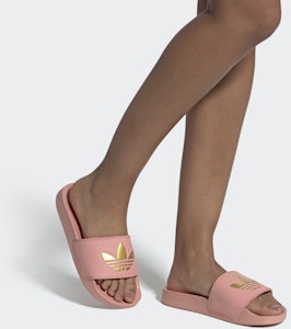 adidas originals Adilette Lite 女款 粉金 拖鞋
adidas originals Adilette Lite 女款 粉金 拖鞋 Sizing adidas originals Adilette Lite 女款 粉金 拖鞋
adidas originals Adilette Lite 女款 粉金 拖鞋