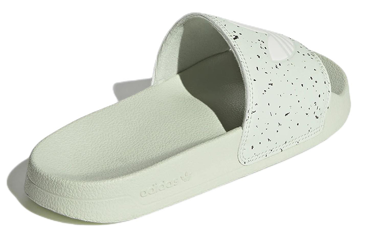 Shop adidas originals Adilette Lite Slides 休閒運動拖鞋 女款 淺綠色