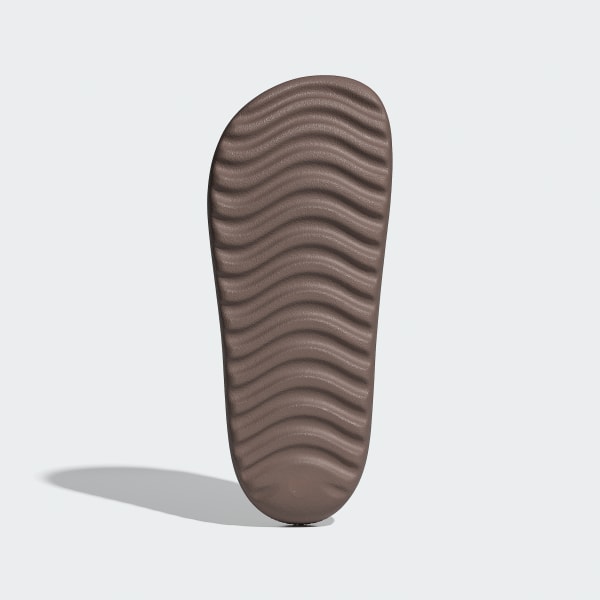 Shop 阿迪达斯 Adilette Lumia 拖鞋 棕色/棕色/棕色 JQ0790