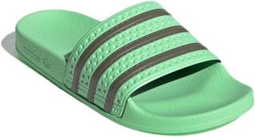 (W) adidas Adilette Slide 'Glory Mint' Sandal Pria Wanita Hijau Muda. GW0138 Lookbook (W) adidas Adilette Slide 'Glory Mint' Sandal Pria Wanita Hijau Muda. GW0138