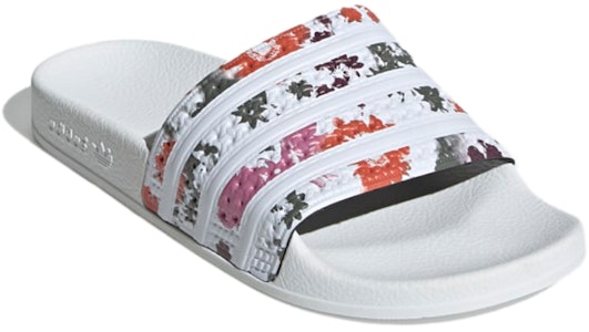 adidas originals Adilette 滑梯 女款 白色 花卉 拖鞋 Lookbook adidas originals Adilette 滑梯 女款 白色 花卉 拖鞋