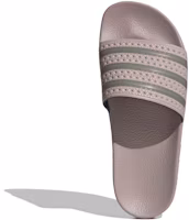 Shop adidas originals Adilette 滑鞋 女款 棕色 拖鞋
