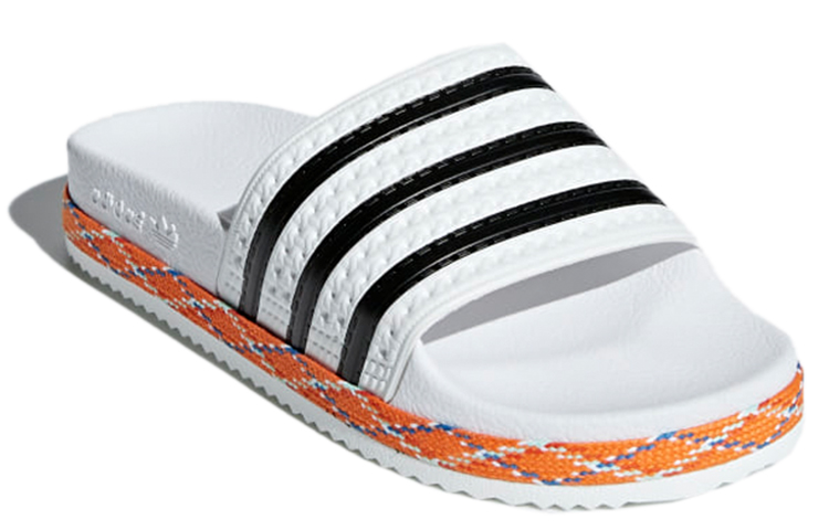 Lookbook (W) adidas Adilette Sandales ''New Bold'' B28117