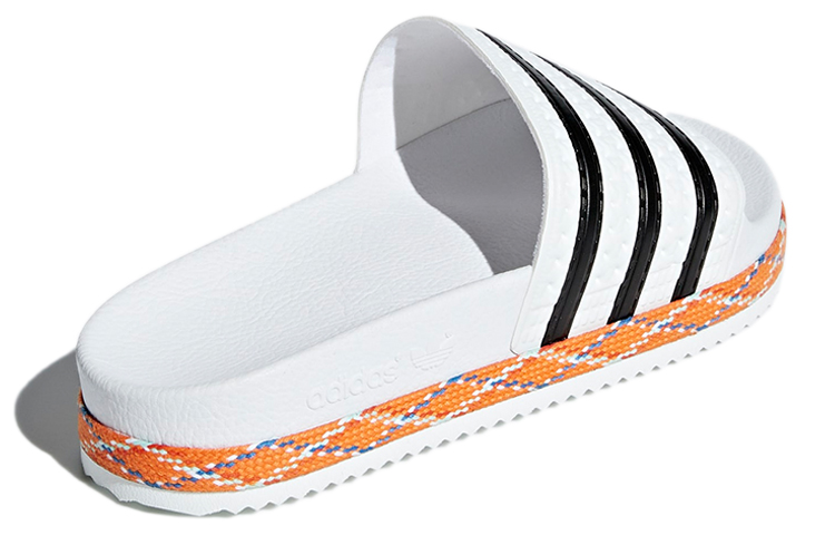 Shop (W) adidas Adilette Sandales ''New Bold'' B28117