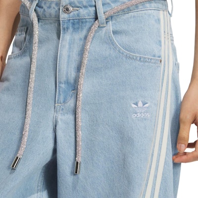 (W) adidas Adillenium Celana Denim Relaxed Fit Wide Leg Biru Muda. JY4515 Sizing (W) adidas Adillenium Celana Denim Relaxed Fit Wide Leg Biru Muda. JY4515