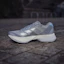 Sizing (W) 阿迪达斯 Adizero Boston 13 W 跑鞋 银色/金属银/萤光蓝 JS4949