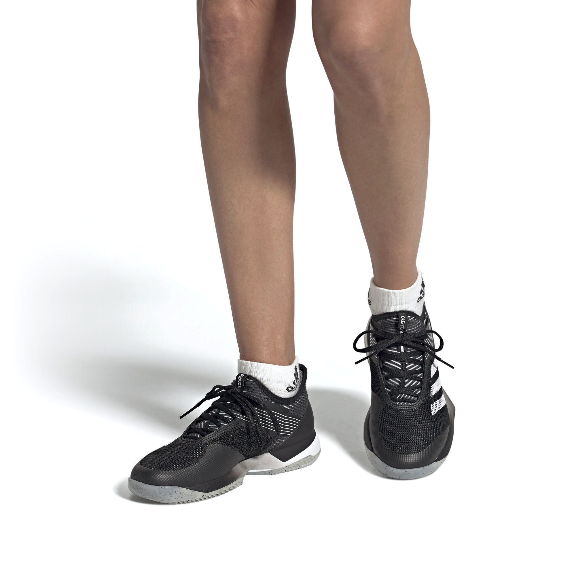 Sizing 愛迪達（adidas）Adizero Ubersonic 3 Clay 低帮跑步鞋 女款 黑白