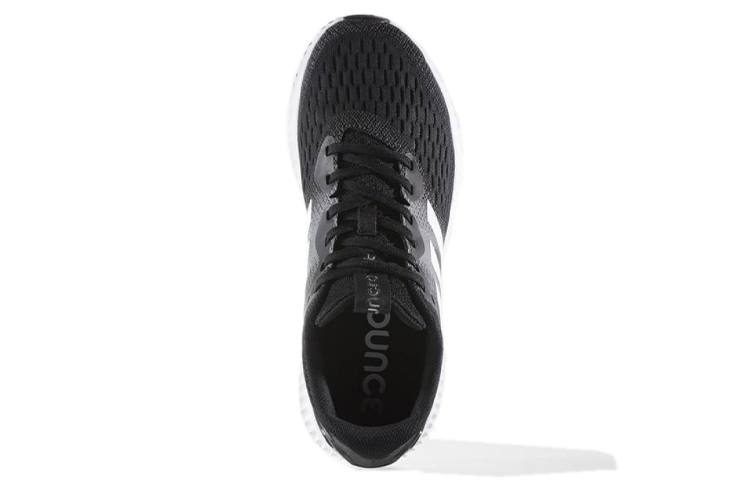 Shop adidas Aerobounce 低幫 跑步鞋 女款 黑白