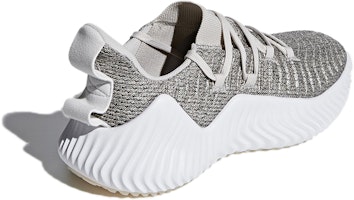 adidas Alphabounce 女款 灰色 训练鞋 Shop adidas Alphabounce 女款 灰色 训练鞋