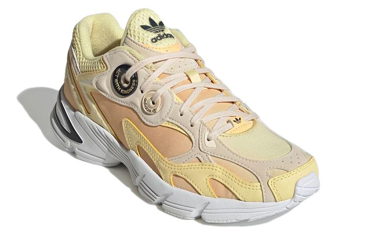 Lookbook (W) アディダス Astir “ほぼイエロー” (Adidas Astir "Hobo Yellow") GY6849