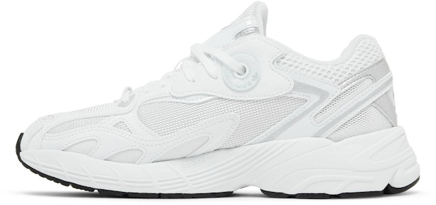 (W) adidas Astir 'Cloud White Silver Metallic' Putih Perak Awan GY5565 Lookbook (W) adidas Astir 'Cloud White Silver Metallic' Putih Perak Awan GY5565