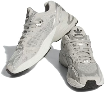 (W) adidas Astir 'Kelabu Putih' IE8315 Lookbook (W) adidas Astir 'Kelabu Putih' IE8315