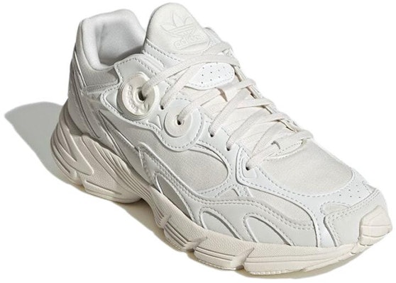 (W) アディダス Astir トリプルホワイト GY6855 Lookbook (W) アディダス Astir トリプルホワイト GY6855