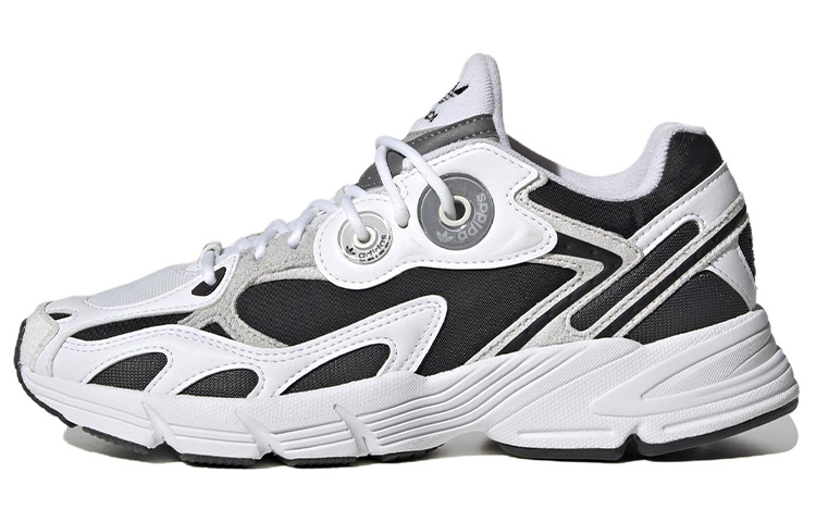 (W) adidas Astir 'White Black'