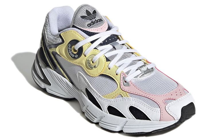 Lookbook (W) adidas Astir ''Weiß Calvi'' GZ1637