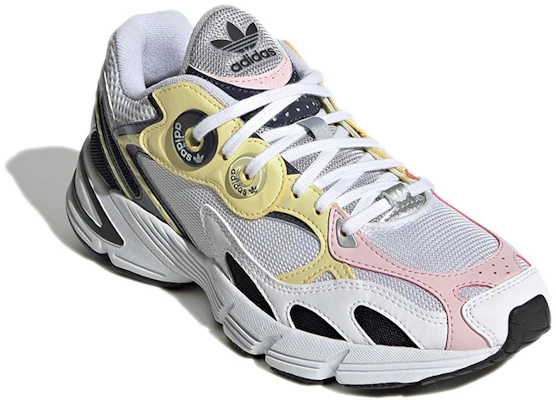 (W) adidas Astir ''Weiß Calvi'' GZ1637 Lookbook (W) adidas Astir ''Weiß Calvi'' GZ1637