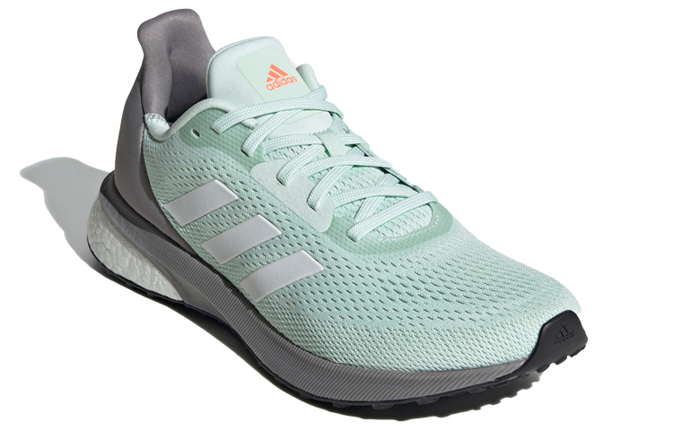 Lookbook (W) adidas Astrarun Grau/Grün EH1525