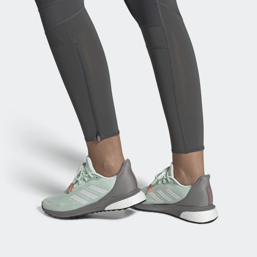 Sizing (W) adidas Astrarun Grau/Grün EH1525