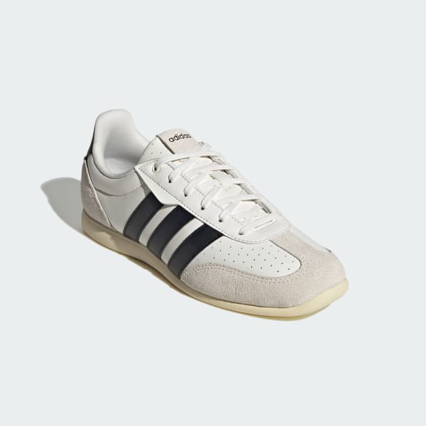 Shop (W) adidas Barreda Lo 運動鞋 核心白/核心黑/暖香草配色 KI6726